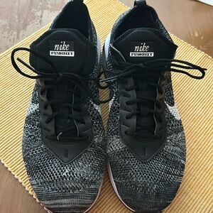 WOMENS NIKE FLYKNIT TENNIS SHOES
